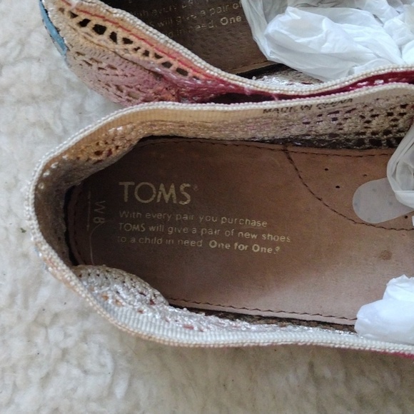 Toms Coral Crochet Slippers with Elastic V-Insert - Picture 3 of 4